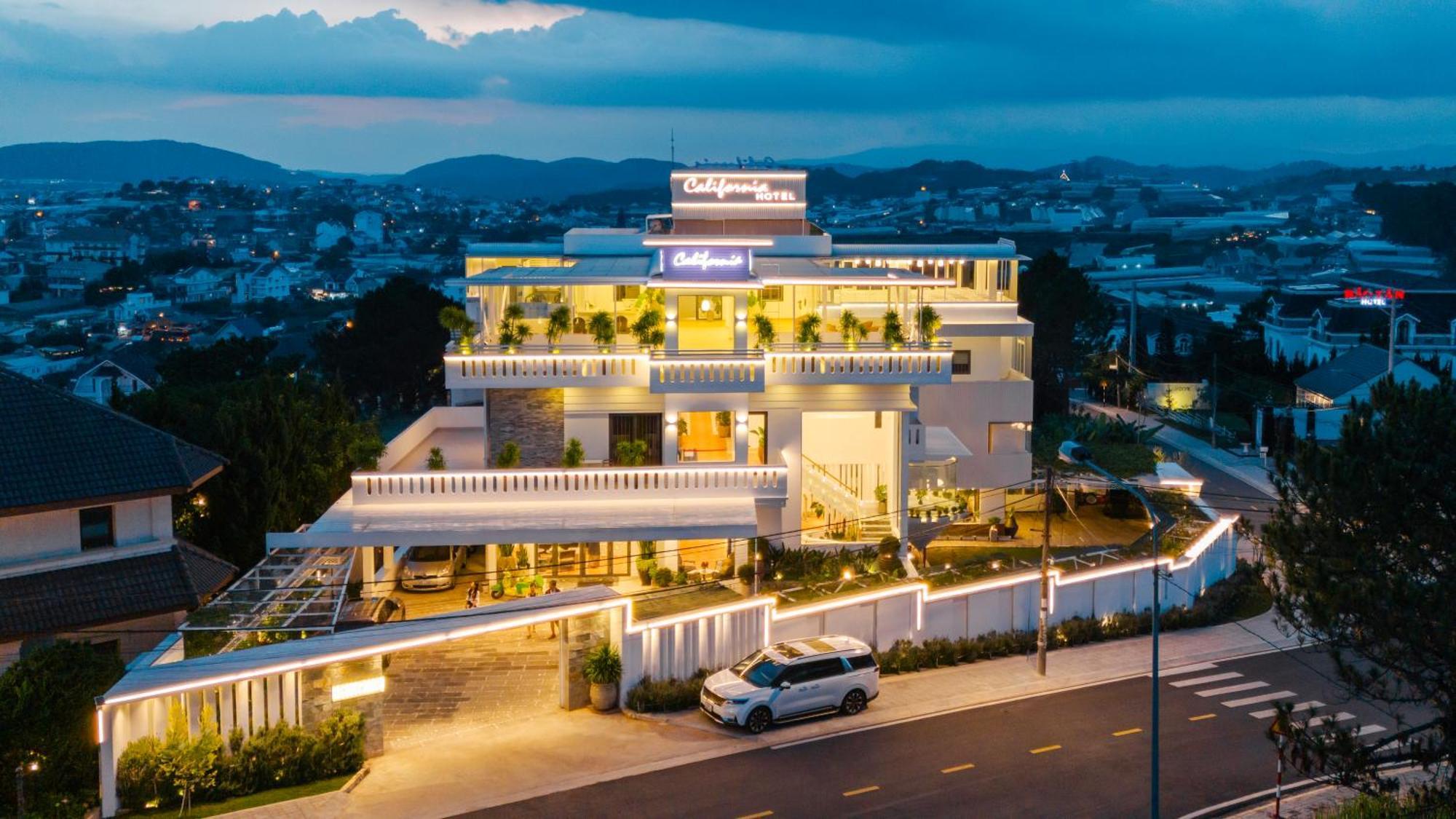 California Hotel Dalat Exteriör bild