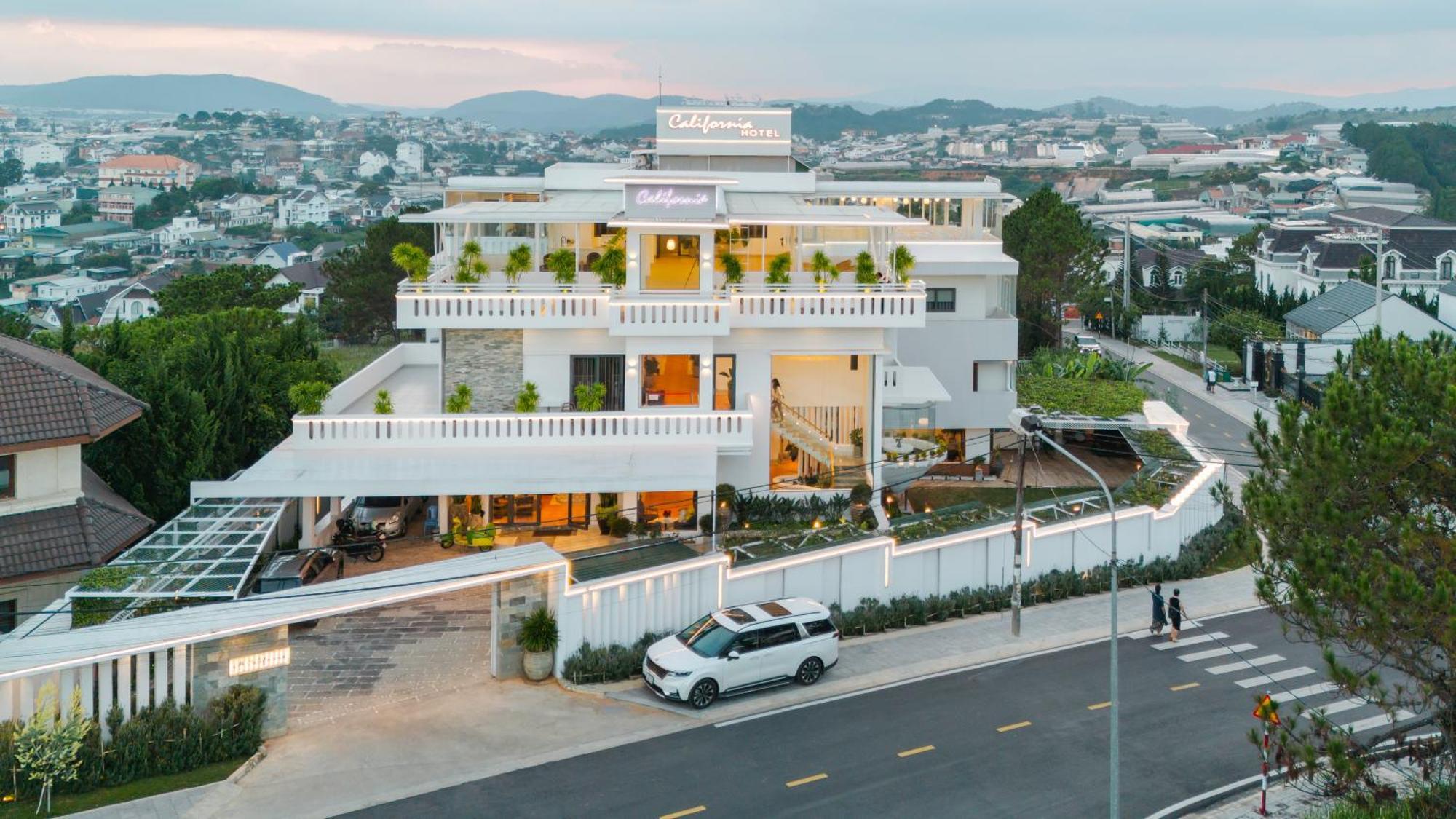 California Hotel Dalat Exteriör bild